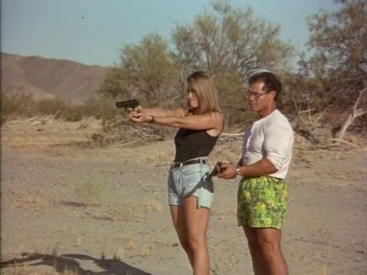 Elizabeth Kaitan y Franco Columbu en infierno-sin-ley