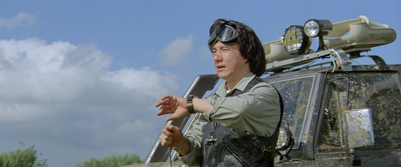 Jackie Chan en operacion-condor-la-armadura-de-dios-ii