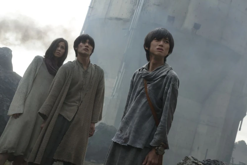 Kanata Hongo, Haruma Miura y Kiko Mizuhara en ataque-a-los-titanes