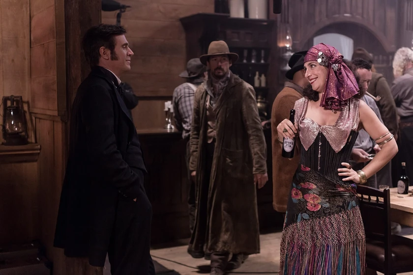 Jack Davenport, Cohen Holloway y Emily Corcoran en buscando-venganza