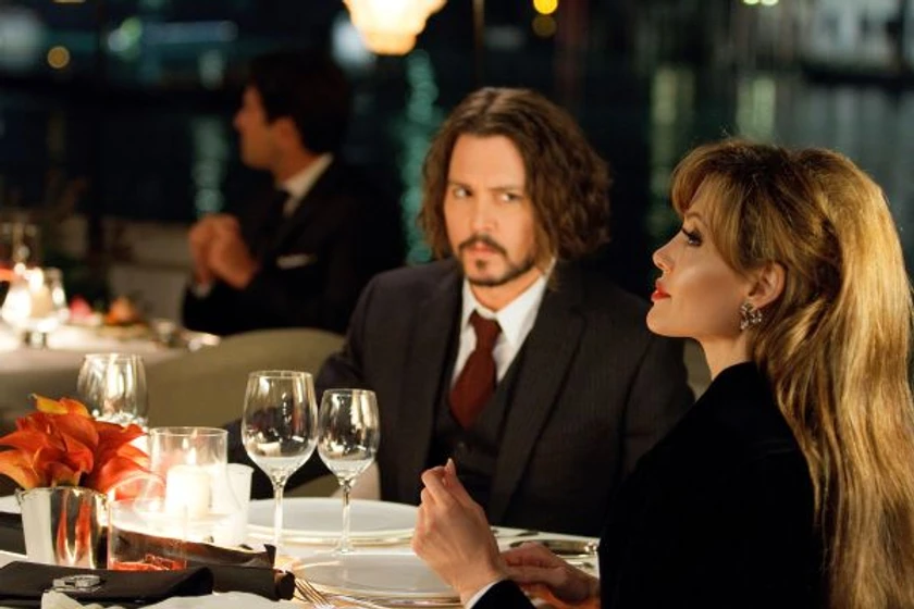 Johnny Depp y Angelina Jolie en the-tourist