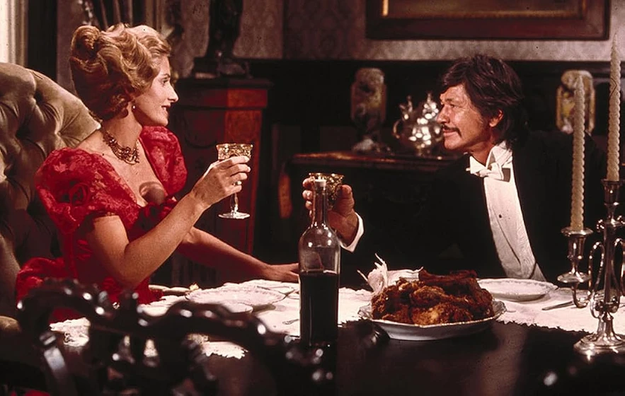 Charles Bronson y Jill Ireland en sucedio-entre-las-12-y-las-3