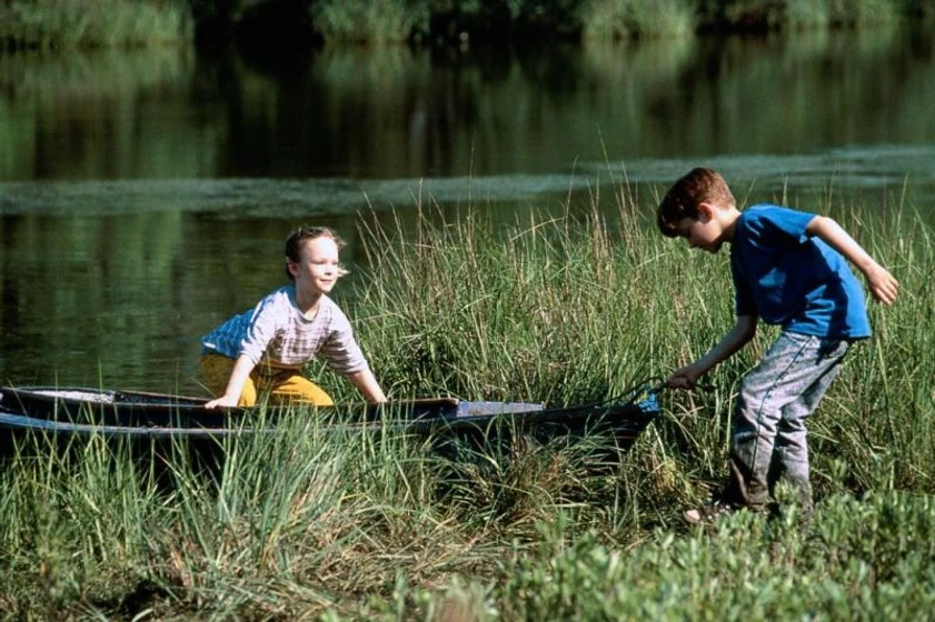 Thora Birch y Elijah Wood en un-lugar-llamado-paraiso