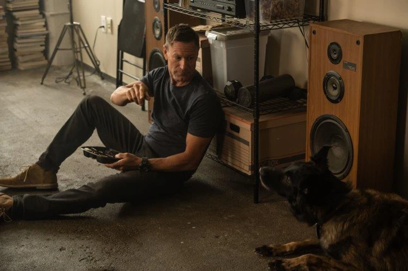 Aaron Eckhart en ajuste-de-cuentas-muzzle