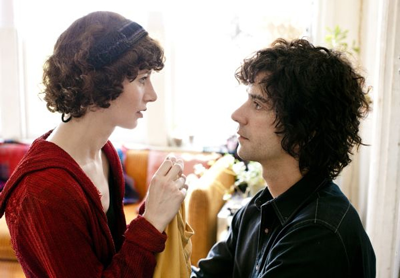 Miranda July y Hamish Linklater en El Futuro