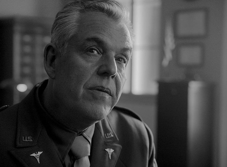Danny Huston en Al otro Lado del río y entre los árboles