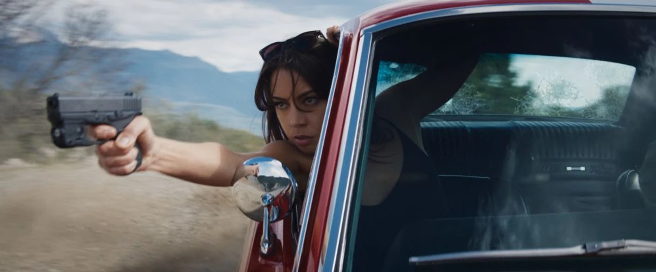 Aubrey Plaza en operacion-fortune-el-gran-engano