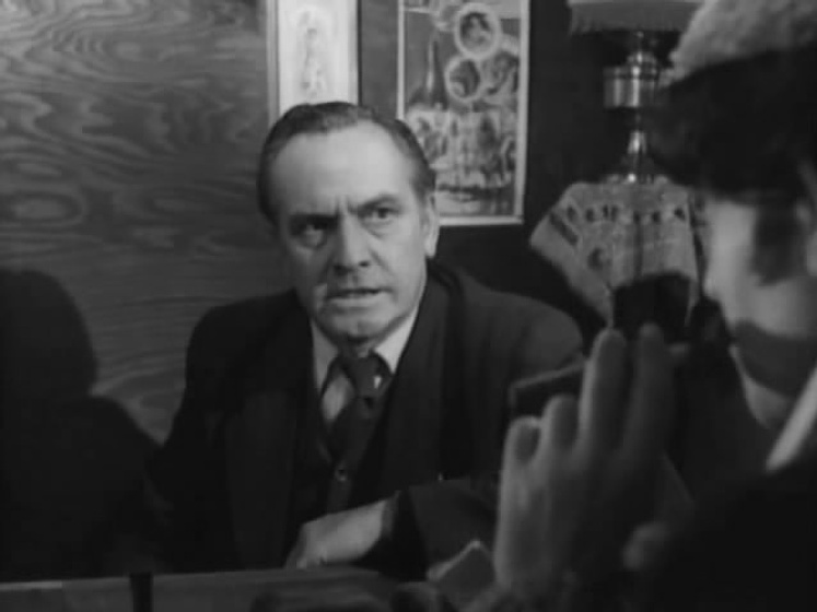 Fredric March en Fugitivos del Terror Rojo