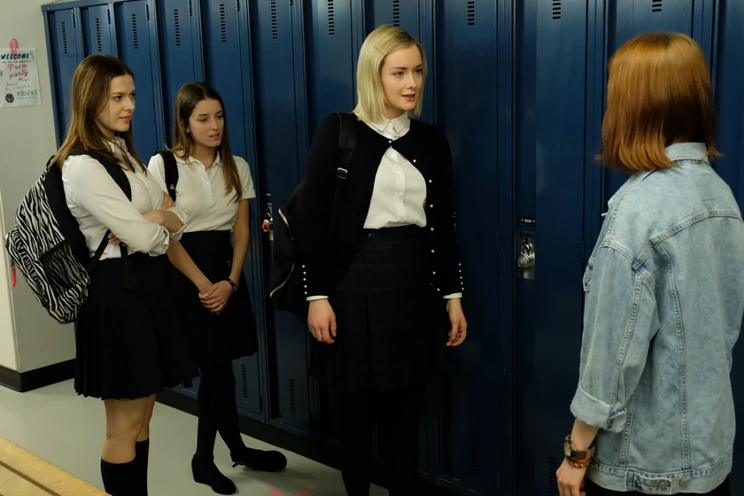 Allie MacDonald, Jenna Wheeler-Hughes, Catherine Saindon y Nia Roam en la-reina-del-mal