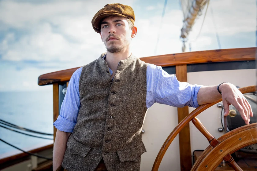 Hero Fiennes Tiffin en el-ministerio-de-la-guerra-sucia