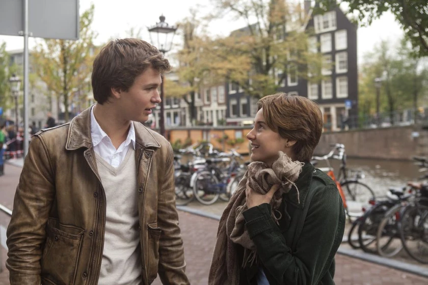 Shailene Woodley y Ansel Elgort en bajo-la-misma-estrella