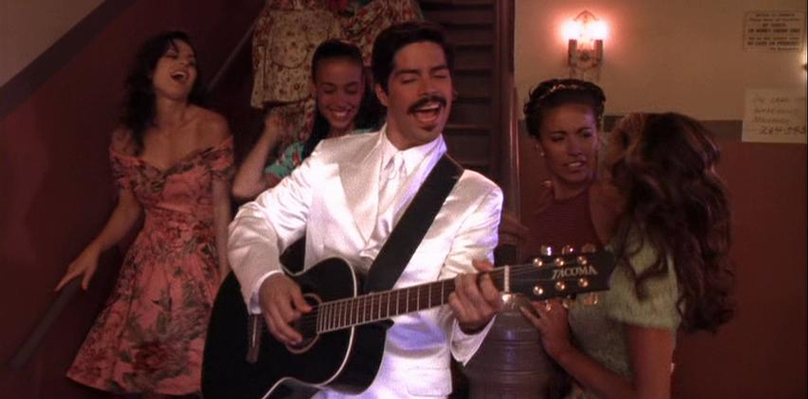 Esai Morales en The Wonderful Ice Cream Suit