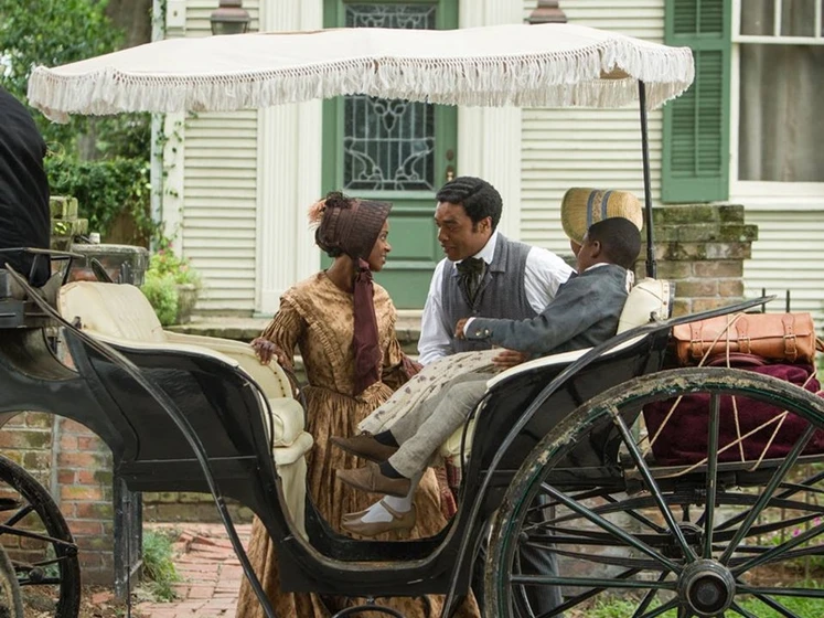 Chiwetel Ejiofor y Kelsey Scott en 12-anos-de-esclavitud