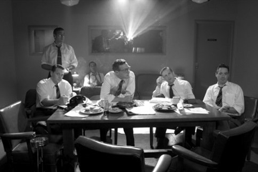 George Clooney y David Strathairn en Buenas Noches, y Buena Suerte