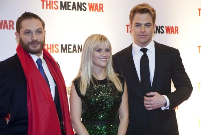 Reese Witherspoon, Tom Hardy y Chris Pine en esto-es-la-guerra (Premiere. Febrero 2012)