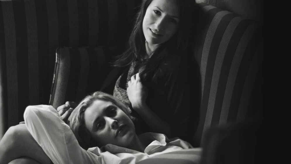 Greta Gerwig y Mickey Sumner en frances-ha