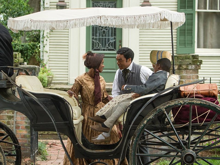 Chiwetel Ejiofor y Kelsey Scott en 12 Años de Esclavitud