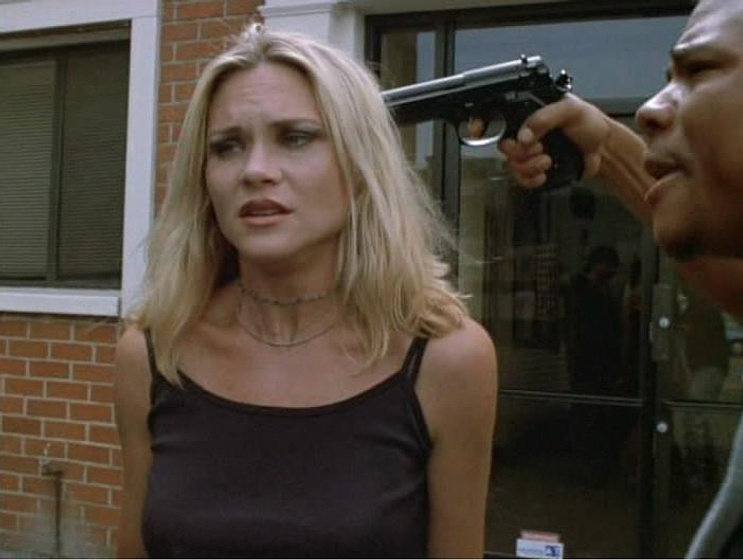 Amy Locane en Fuego Cruzado