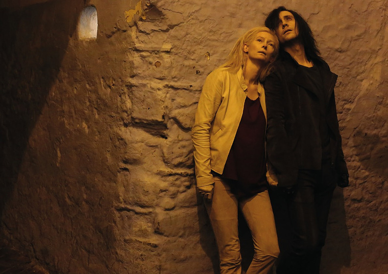 Tilda Swinton y Tom Hiddleston en Solo los amantes sobreviven