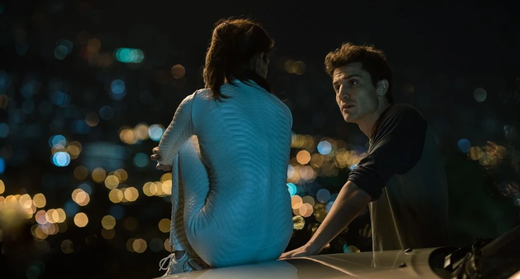 Clara Lago y Alex González en orbita-9