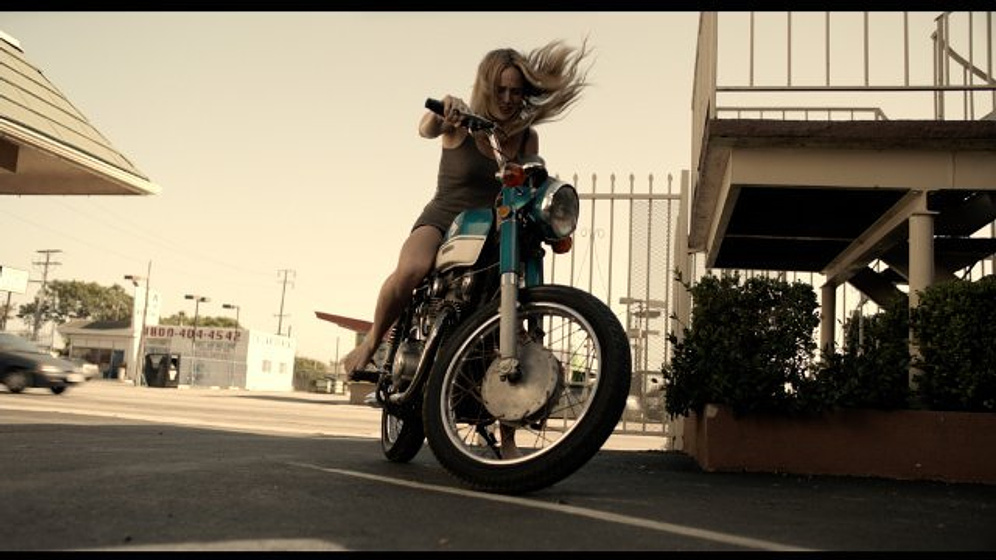 Caity Lotz en El Pacto