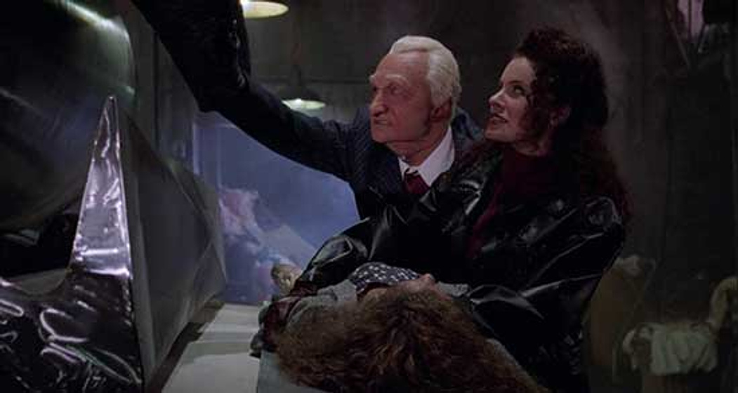 Robert Englund y Vanessa Pike en Alianza Macabra