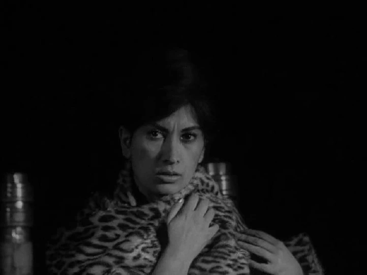 Pari Saberi en night-of-the-hunchback