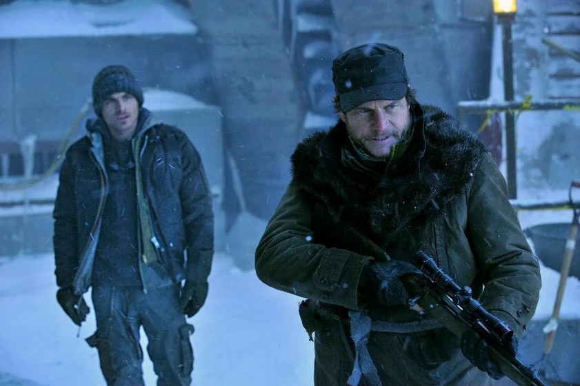 Bill Paxton y Kevin Zegers en colonia-v