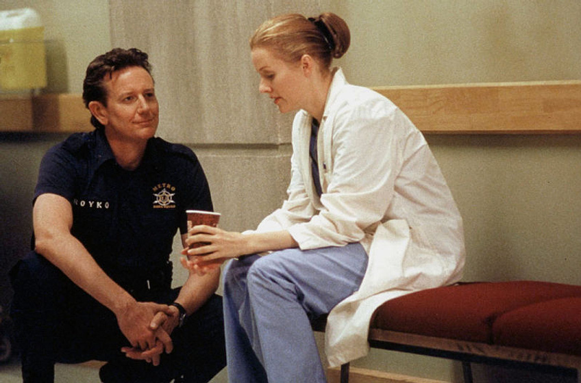 Penelope Ann Miller y Judge Reinhold en El Asesino del Marcapasos