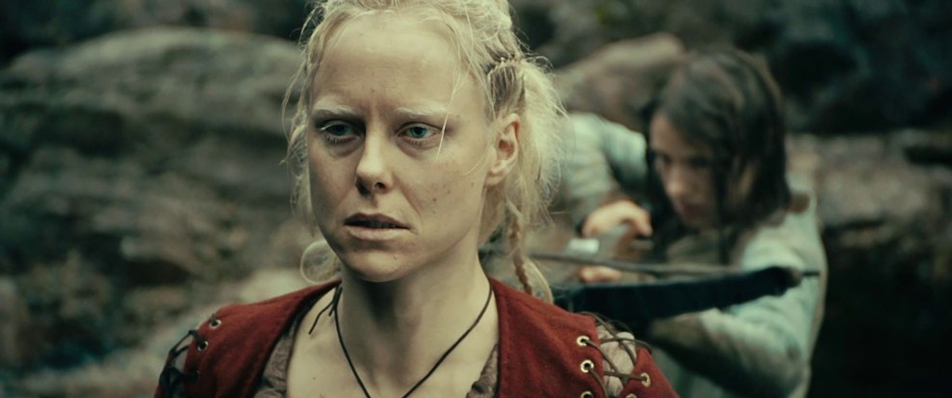 Ingrid Bolsø Berdal y Isabel Christine Andreasen en Flukt: En Los Tiempos de la Peste