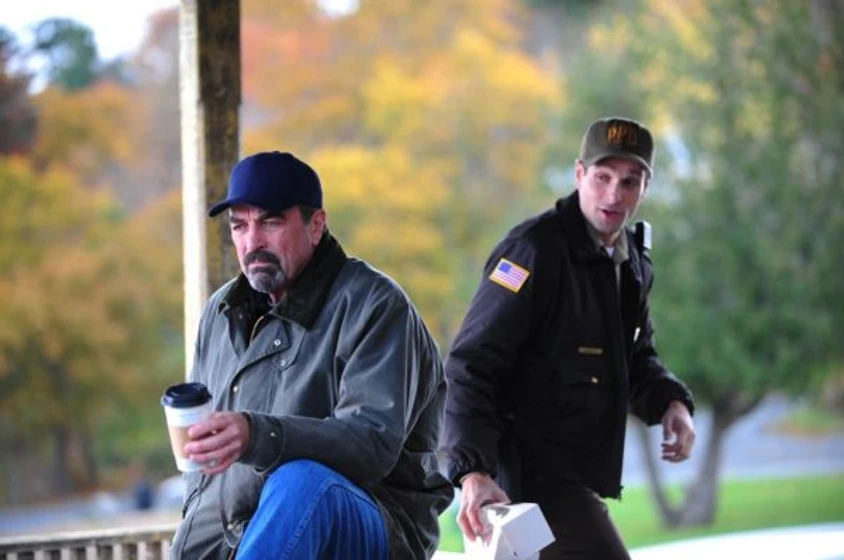 Kohl Sudduth y Tom Selleck en crimenes-en-boston