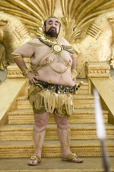Ken Davitian en Casi 300
