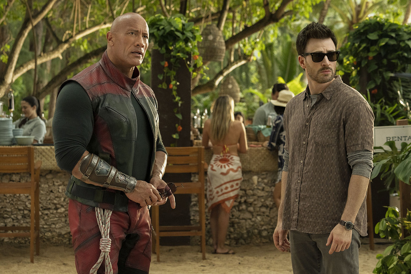 Dwayne Johnson y Chris Evans en Red One