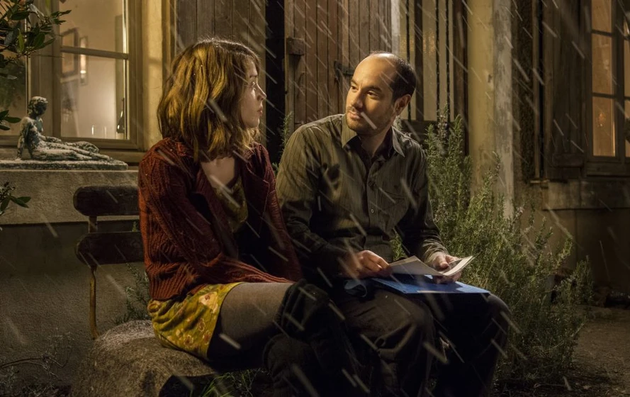 Alice Isaaz y Kyan Khojandi en rosalie-blum