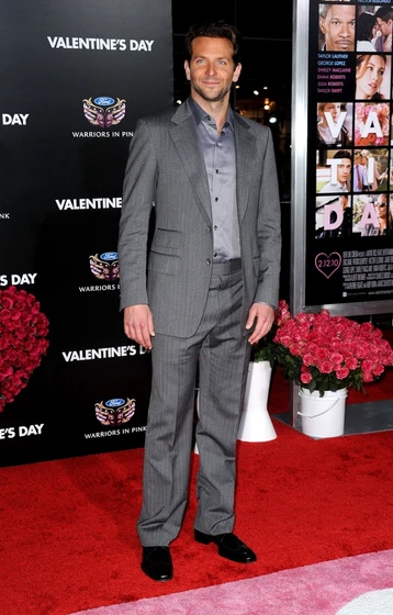 Bradley Cooper en historias-de-san-valentin (Premiere L.A.)
