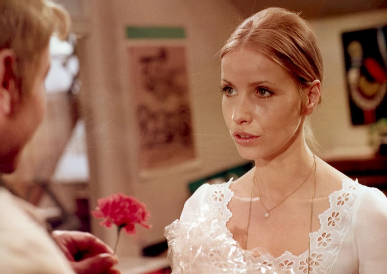 Helga Sasse en carnations-in-aspic
