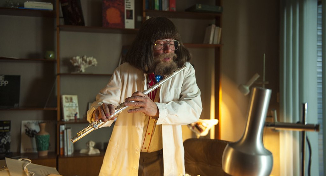 Helge Schneider en The Search for Nihil Baxter