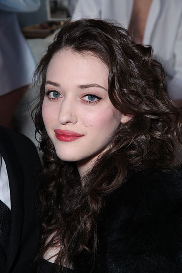 Kat Dennings en Sin Compromiso (Premiere en Los Ángeles. Enero 2011)