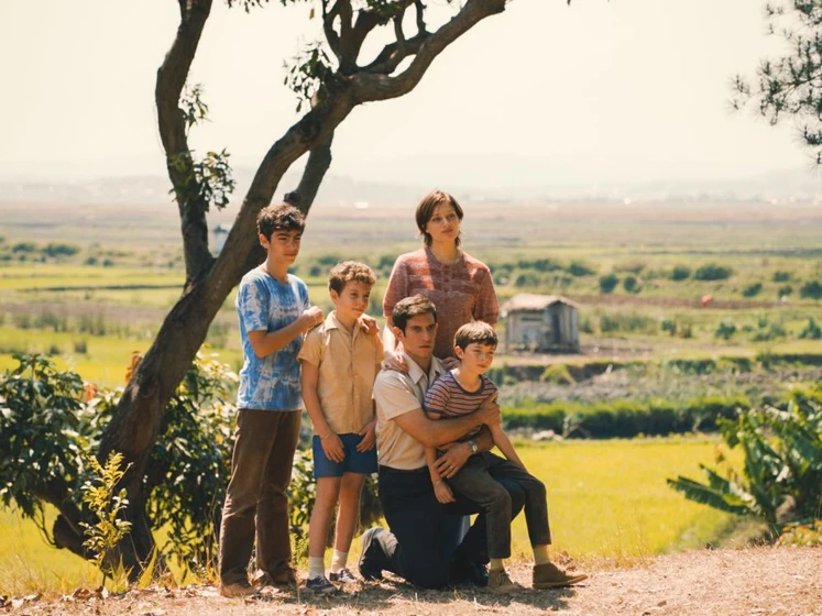 Quim Gutiérrez, Nadia Tereszkiewicz y Charlie Vauselle en la-isla-roja