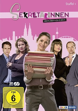 poster for the season 1 of Secretaria en apuros