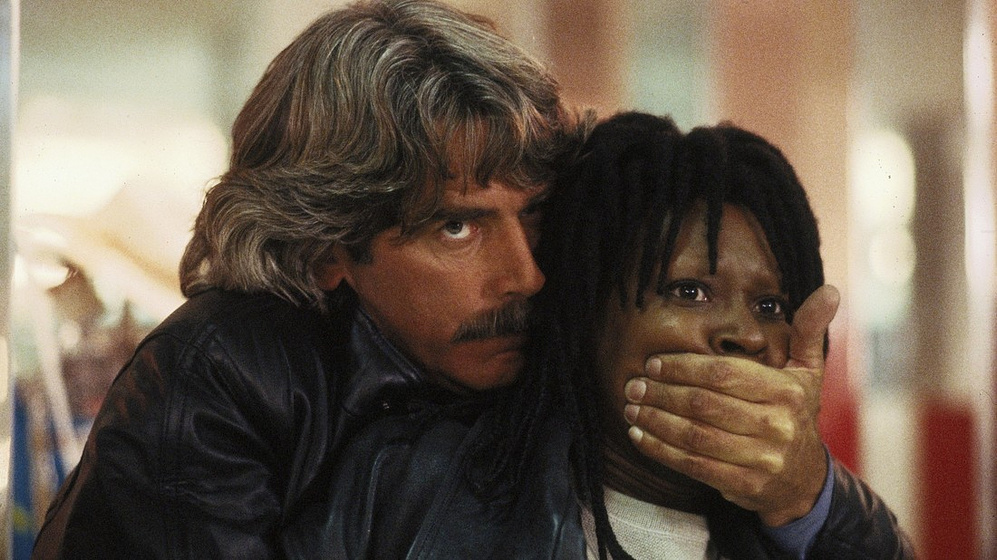Sam Elliott y Whoopi Goldberg en Belleza Mortal