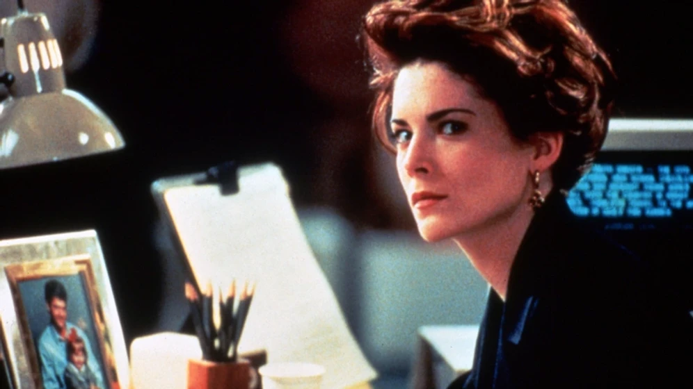 Lara Flynn Boyle en la-suplente-ambicion-fatal
