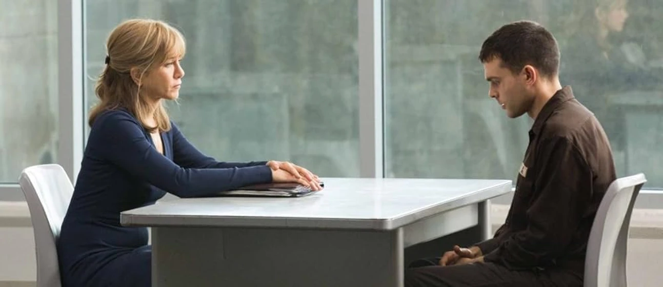 Jennifer Aniston y Alden Ehrenreich en the-yellow-birds