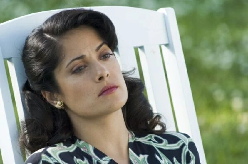 Salma Hayek en corazones-solitarios