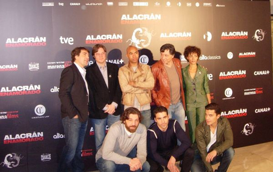 Álvaro Longoria, Javier Bardem, Carlos Bardem, Alex González, Miguel Ángel Silvestre, Judith Diakhate, Santiago Zannou y Hovik Keuchkerian en Alacrán Enamorado