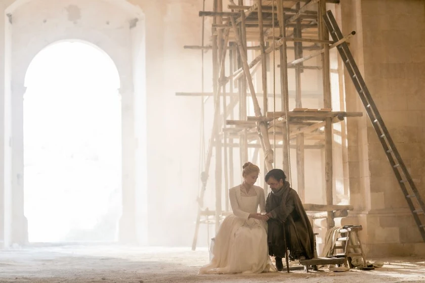 Peter Dinklage y Haley Bennett en cyrano