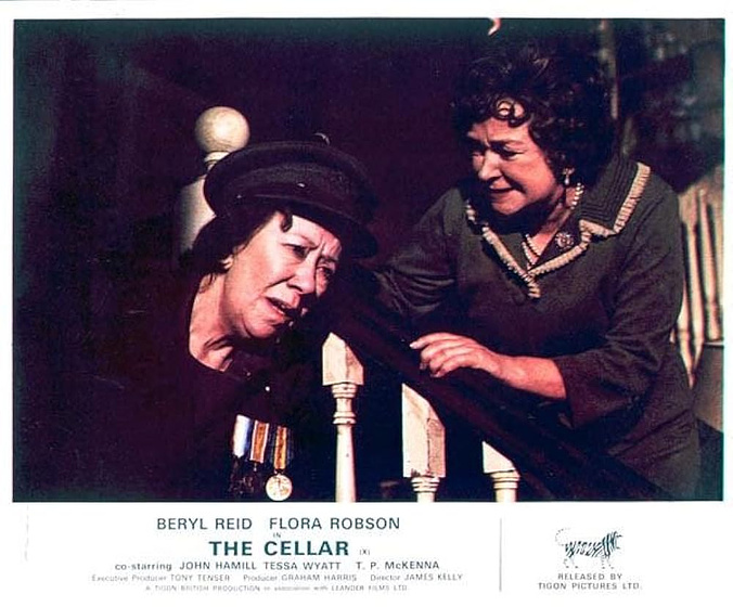 Flora Robson y Beryl Reid en las-perversas-solteronas