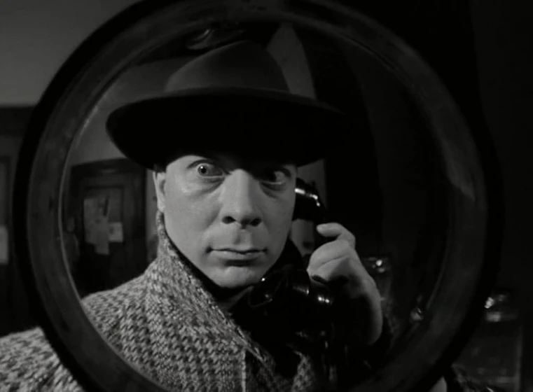 Arthur Franz en abbott-y-costello-contra-el-hombre-invisible