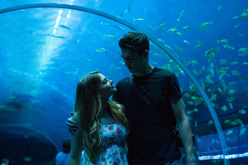 Josephine Langford y Hero Fiennes Tiffin en After. Almas Perdidas