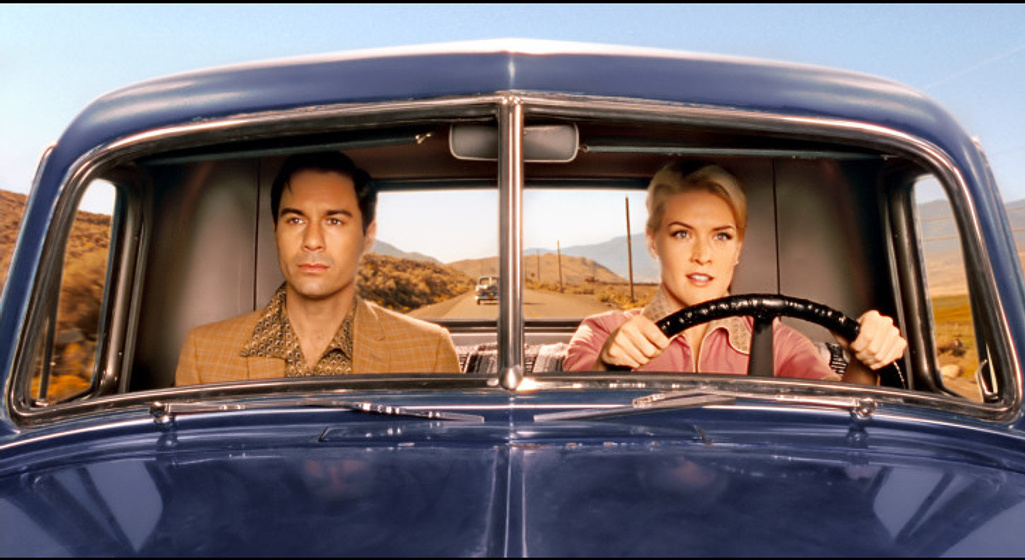 Eric McCormack y Jenni Baird en alien-trespass